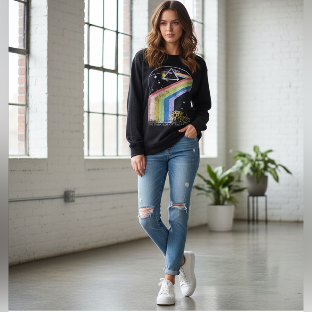 Pink Floyd Black Crewneck Sweater with Rainbow Design
Gently preloved 
Size L